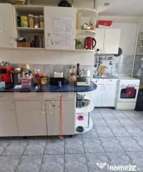 Apartament cu 4 camere decomandat în Astra