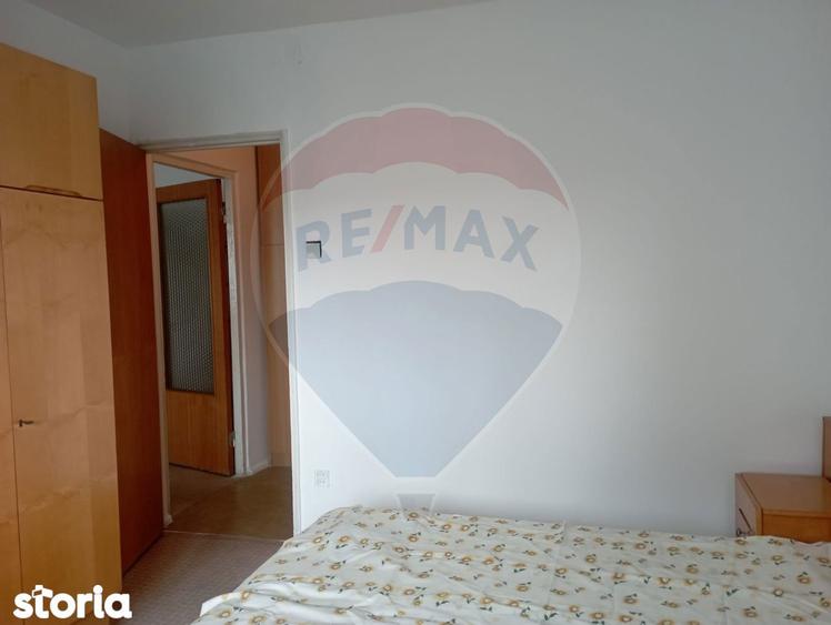 Apartament cu 3 camere semidecomandat, mobilat în Obor