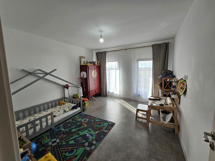 Casă cu 4 camere în Tărlungeni