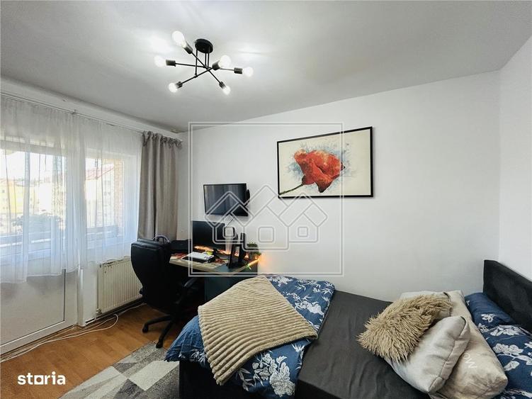 Apartament cu 4 camere decomandat în Valea Aurie