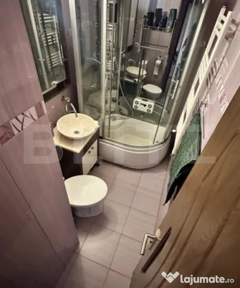 Apartament cu 3 camere semidecomandat în Cetate
