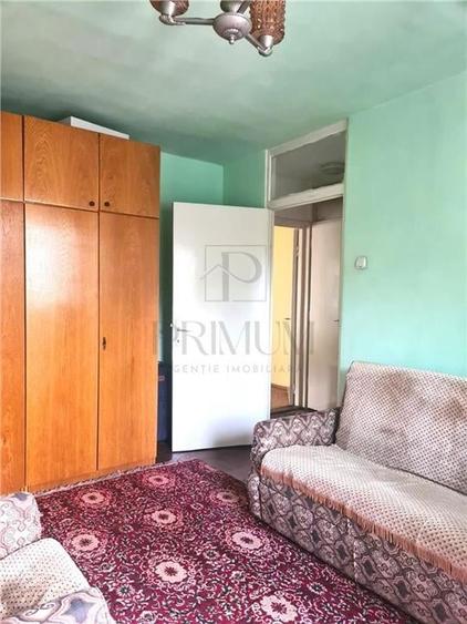 Apartament cu 3 camere semidecomandat în Girocului