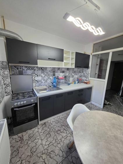 Apartament cu 2 camere decomandat, mobilat în Brâncoveanu