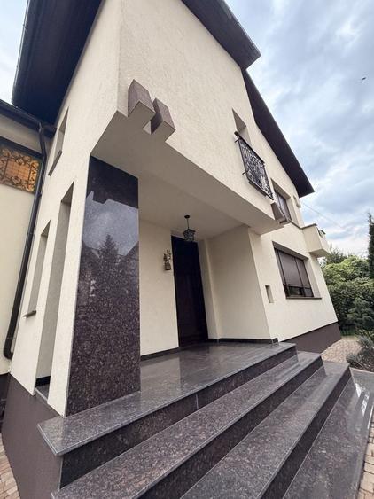 Casă cu 4 camere în Exterior Vest