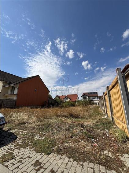 Teren Construcții intravilan de 600 mp, în Plopi