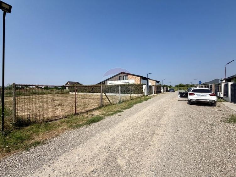 Teren Construcții intravilan de 422 mp, în Nord