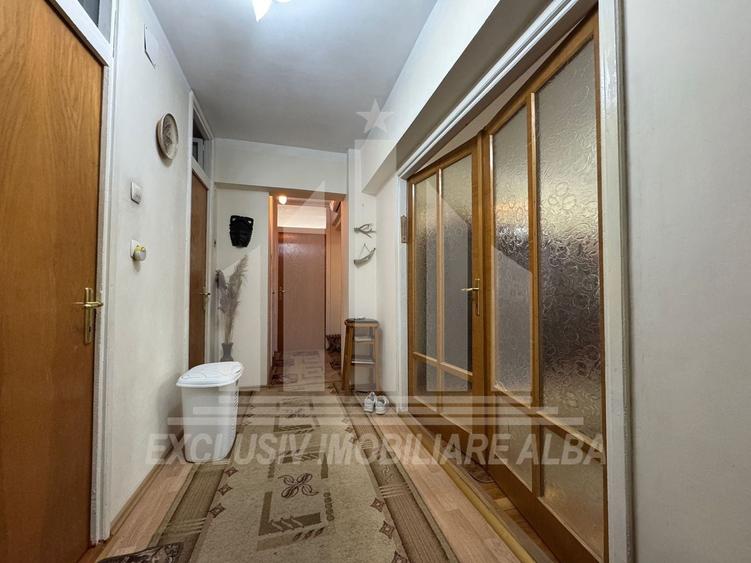 Apartament cu 3 camere decomandat, mobilat în Central