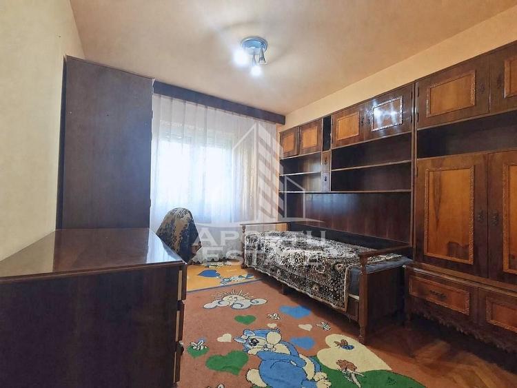 Apartament cu 3 camere decomandat, mobilat în Girocului