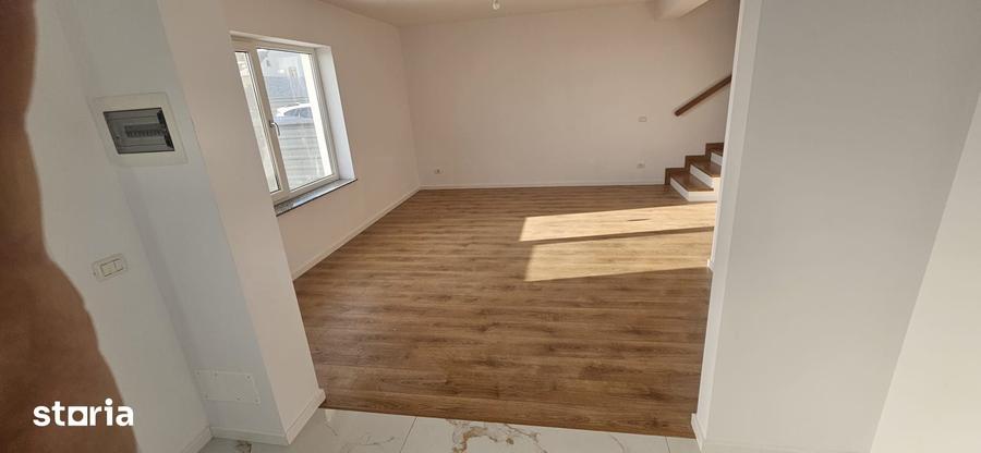 Casă cu 4 camere cu Teren 275 Mp în Ipotești