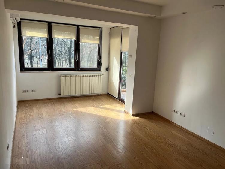 Casă individuală cu 7 camere cu Teren 150 Mp în Floreasca