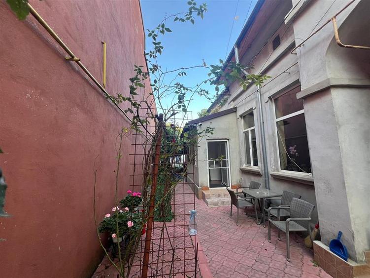 Casă cu 2 camere cu Canalizare în Central