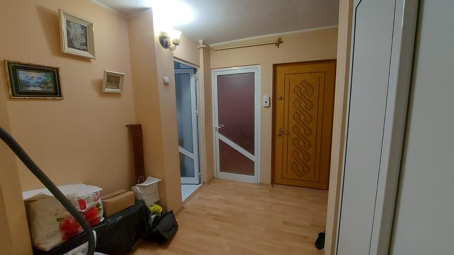 Apartament cu 2 camere decomandat, mobilat în