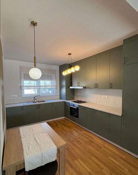 Duplex cu 5 camere cu Canalizare în Nord