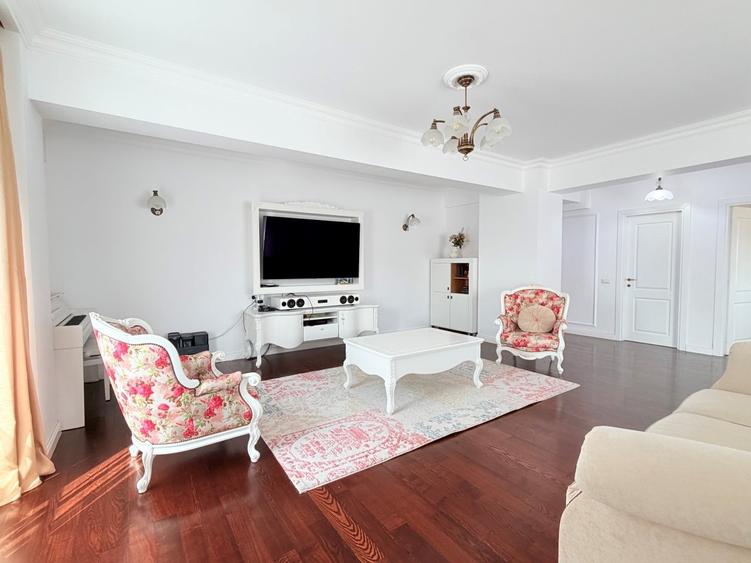 Apartament cu 4 camere decomandat în Domenii