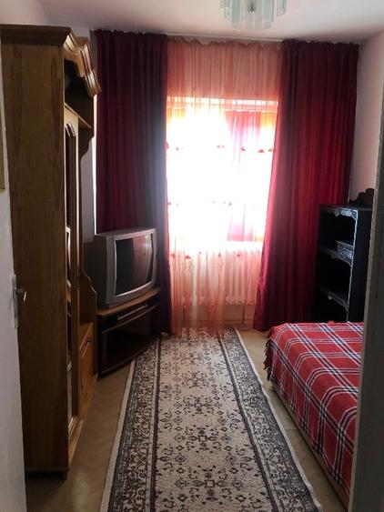 Apartament cu 3 camere decomandat, mobilat în Central