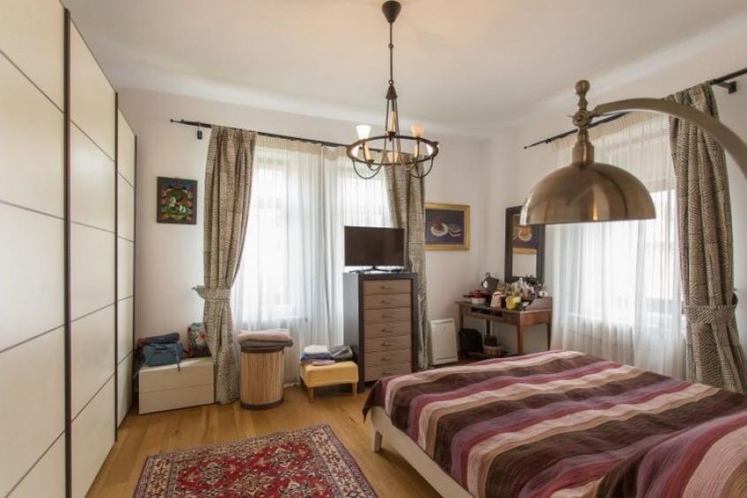 Casă cu 9 camere cu Garaj în Floreasca
