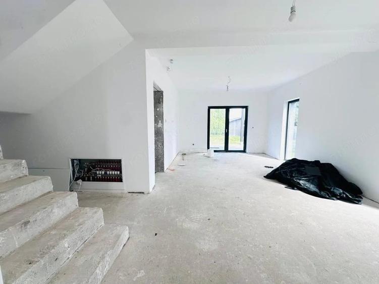 Casă cu 4 camere cu Teren 318 Mp în Urseni