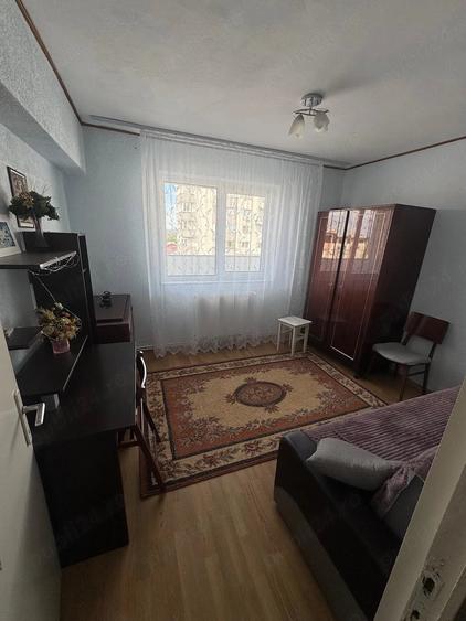 Apartament cu 3 camere decomandat în George Enescu