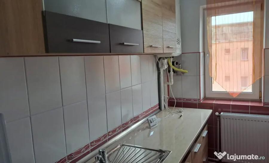 Apartament cu 2 camere semidecomandat în Hotvon
