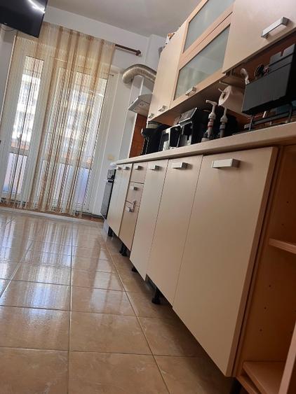 Apartament cu 3 camere decomandat, mobilat în Pantelimon