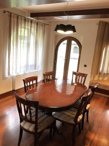 Casă cu 10 camere cu Garaj în Unirii