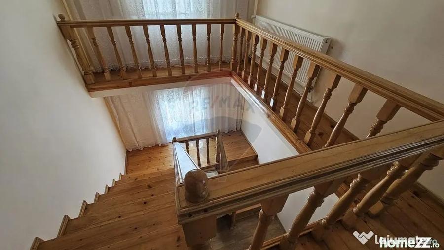 Casă cu 5 camere cu Teren 2078 Mp în Bogata