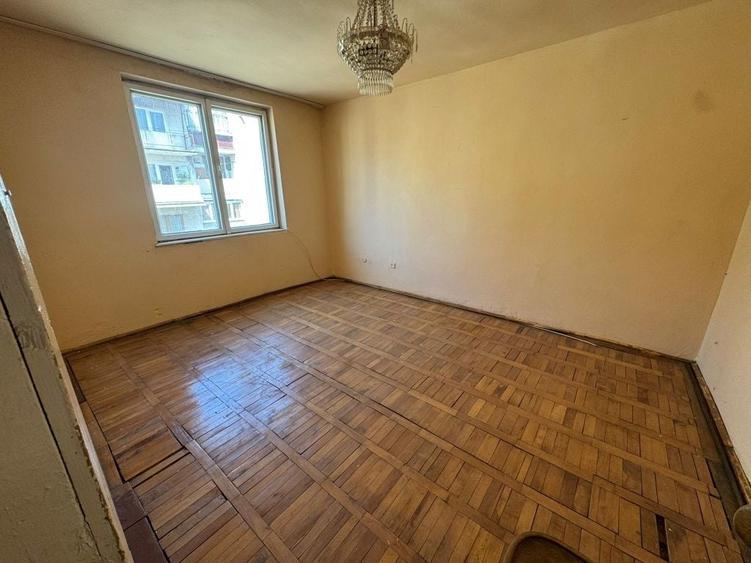 Apartament cu 2 camere nedecomandat în Câmpeni