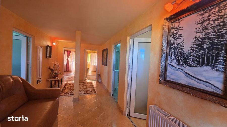 Casă cu 4 camere cu Teren 1170 Mp în Central