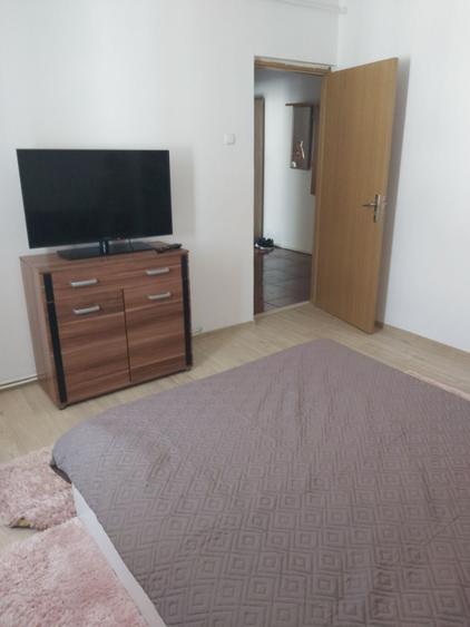 Apartament cu 2 camere decomandat în Precista