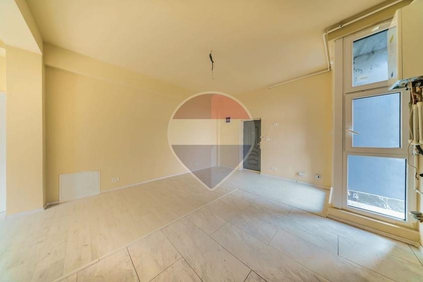 Apartament cu 2 camere semidecomandat în Intim