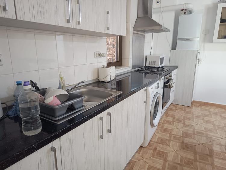 Casă cu 4 camere cu Teren 200 Mp în Mărgeanului
