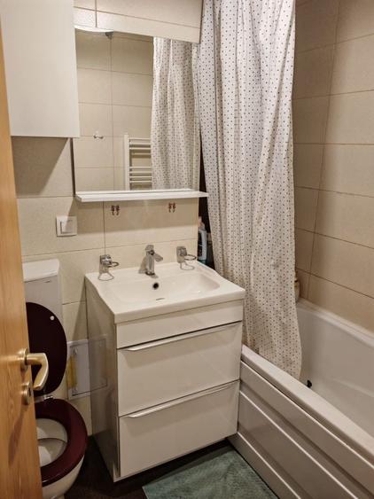 Apartament cu 3 camere decomandat în Exterior Vest