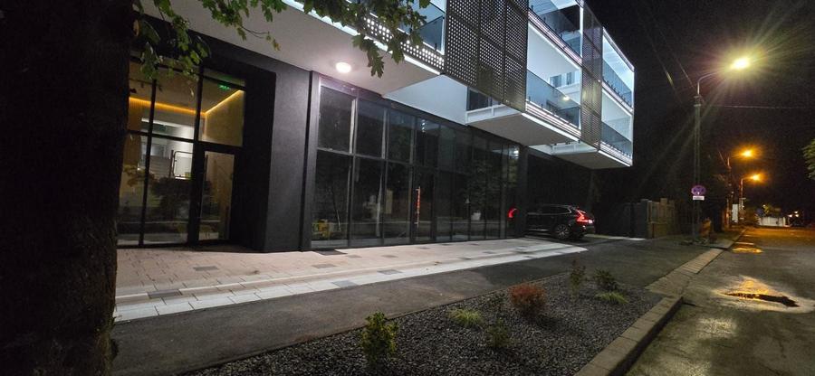 Apartament cu 3 camere semidecomandat în Cetății