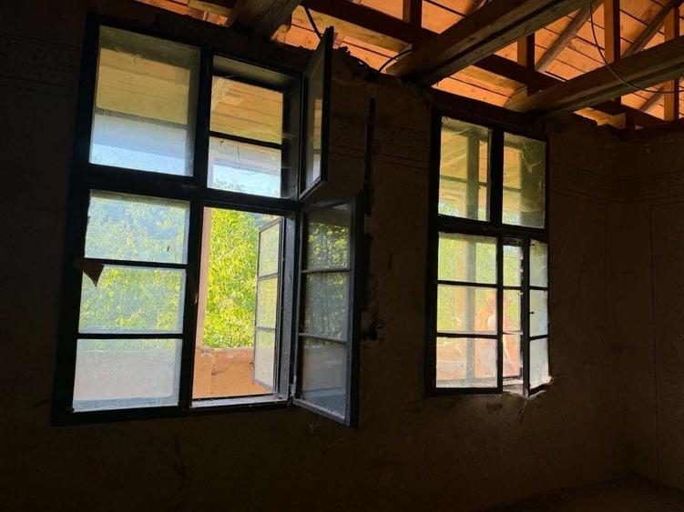 Casă cu 4 camere în Stâna