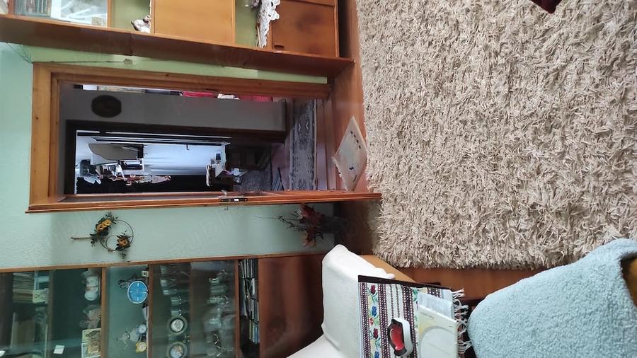 Apartament cu 3 camere semidecomandat în Dărmănești