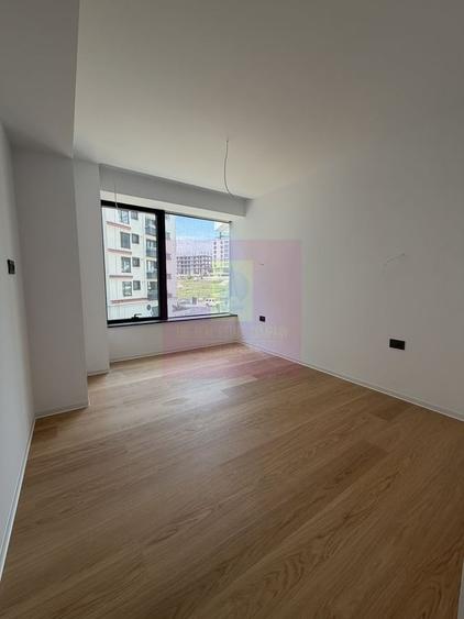 Apartament cu 4 camere decomandat în Lacul Tei