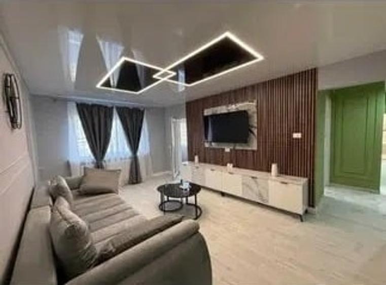 Apartament cu 3 camere decomandat, mobilat în Nicolina