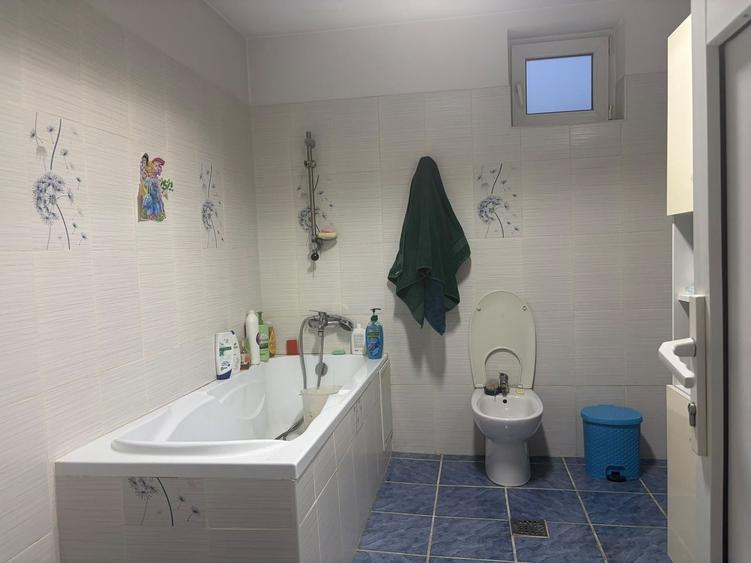Casă individuală cu 4 camere cu Canalizare în Zețarilor