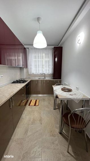 Apartament cu 3 camere semidecomandat, mobilat în Tei