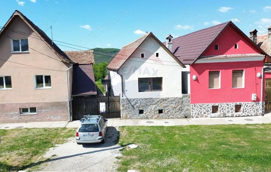 Casă cu 2 camere cu Teren 913 Mp în Șaroș pe Târnave