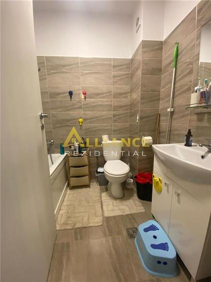 Apartament cu 3 camere decomandat, mobilat în Berceni