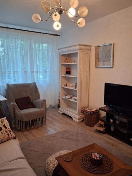 Apartament cu 2 camere decomandat în Pajura
