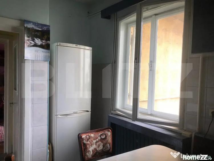 Apartament cu 4 camere decomandat în Semicentral