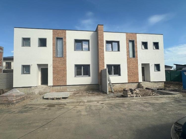 Duplex cu 4 camere cu Canalizare în 1 Decembrie 1918