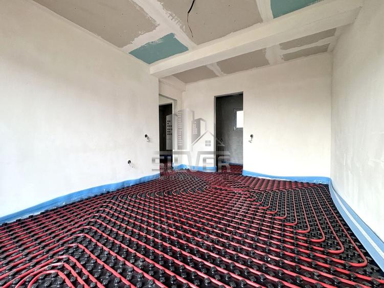 Duplex cu 5 camere cu Canalizare în Chinteni