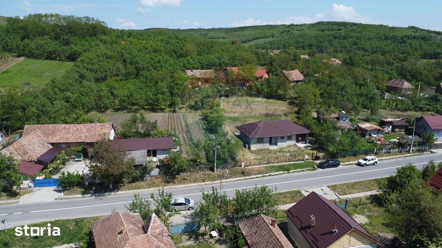 Casă cu 4 camere cu Teren 1109 Mp în Bonț