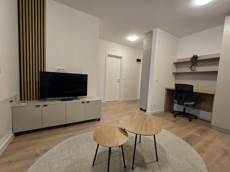 Apartament cu 2 camere semidecomandat în Est