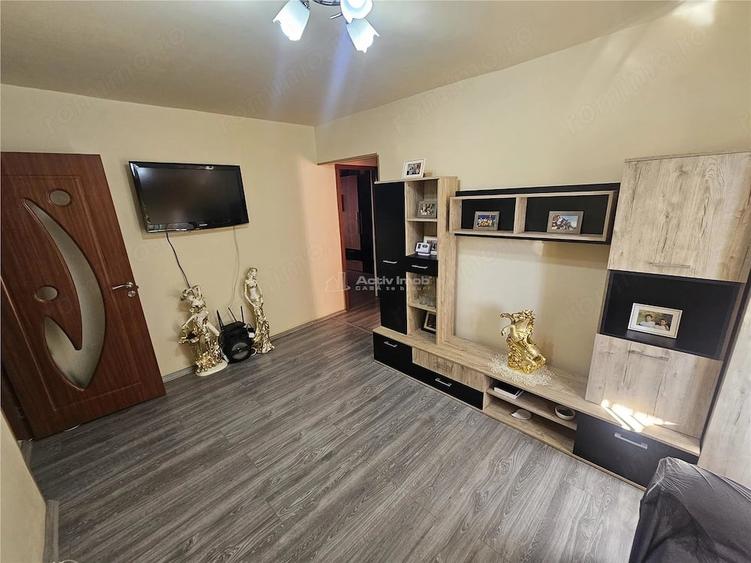 Apartament cu 3 camere semidecomandat în Micro III
