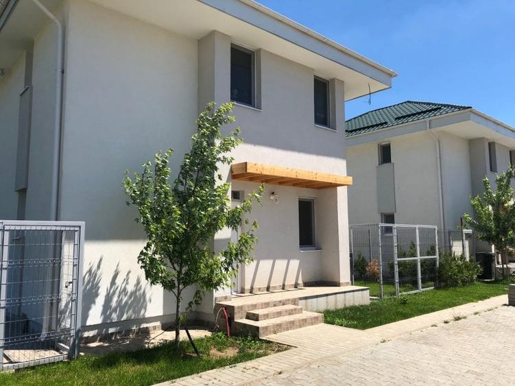 Casă cu 5 camere cu Teren 500 Mp în Săbăreni