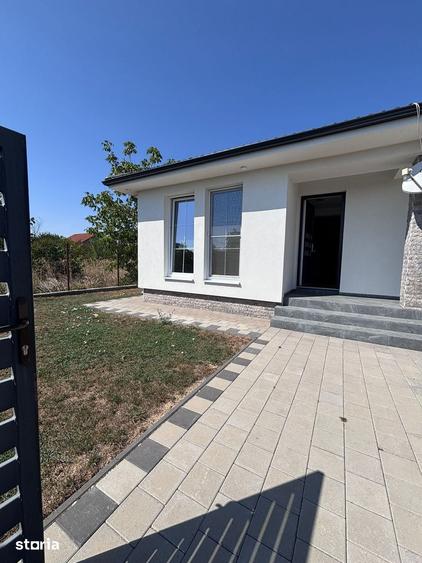 Casă cu 3 camere cu Teren 4 Mp în Central